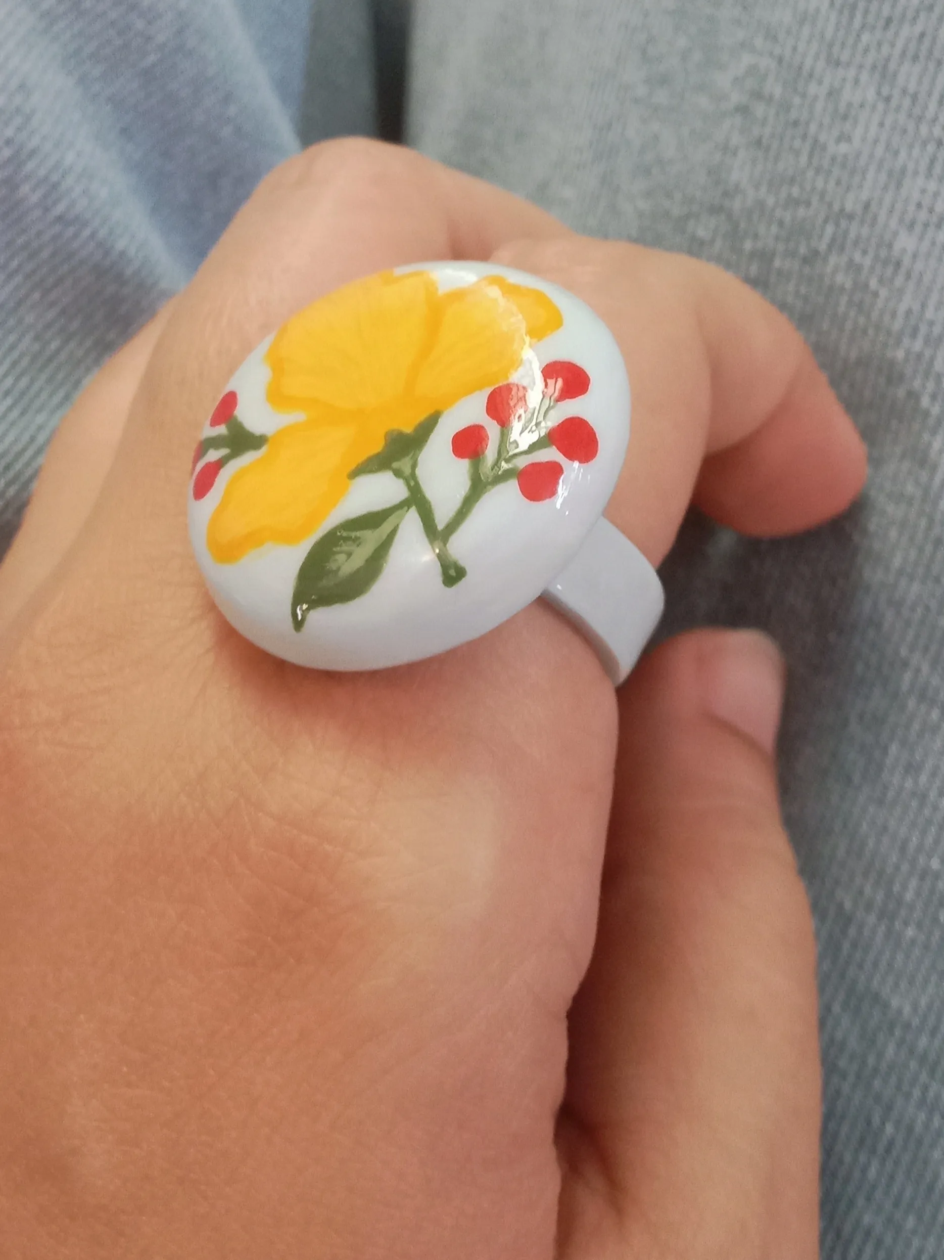 Cute Ring in blue yellow and green colour